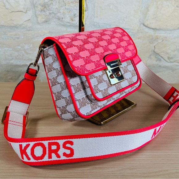 Michael Kors - Picture 2 of 8